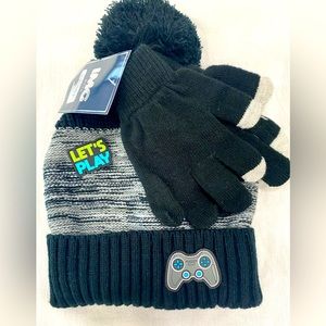 NWT Boy’s Gaming Black Beanie Pom Knit Hat Matching Glove Set One Size